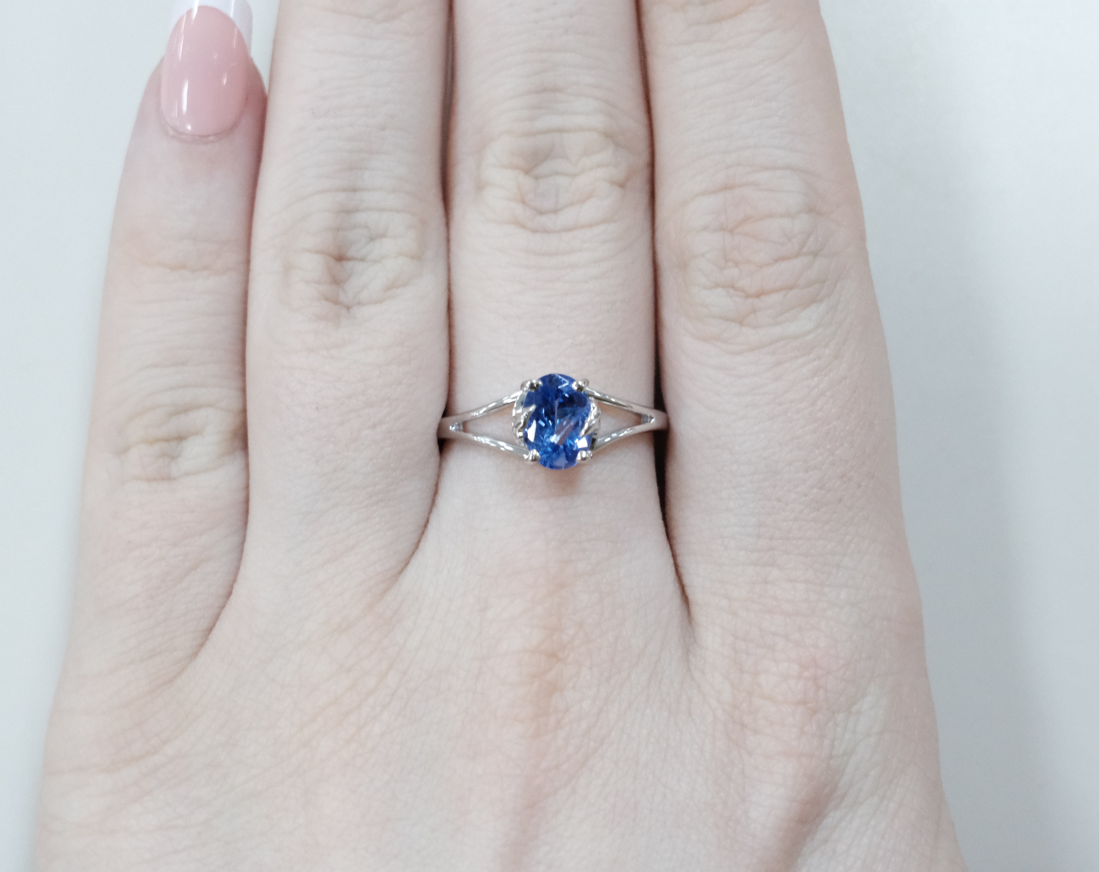 Серебряное кольцо с танзанитом